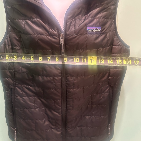 Patagonia Dark Quilted Vest - Picture 10 of 11